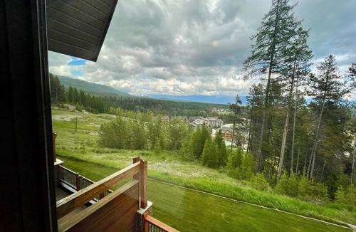 East Kootenay Condo | TimberStone 25 - Golf - Ski - Hike - Chill - Private Hot Tub - Sleeps 10