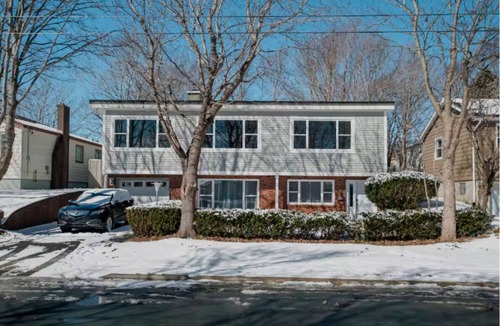 Waterford Valley House | Timeless 3BR Mid-Century Modern | St. John’s Gem