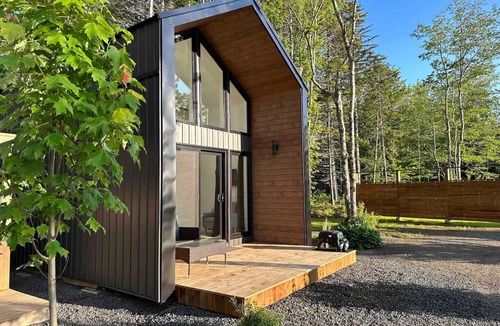 Clare House | Tiny 5 (Private hot tub)