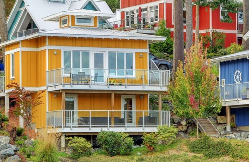 Sooke House | Tiny house with a BIG View