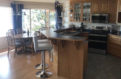 Scotch Creek House | TLC Beachhouse "Entire Home" - Waterfront - Shuswap Vacations and Sledding Accommodation