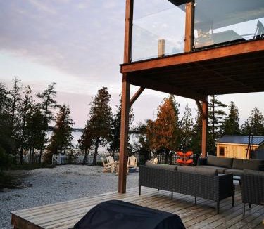 Northern Bruce Peninsula House | Tobermory Modern Waterfront Escape
