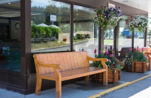 Jasper Hotel | Tonquin Inn