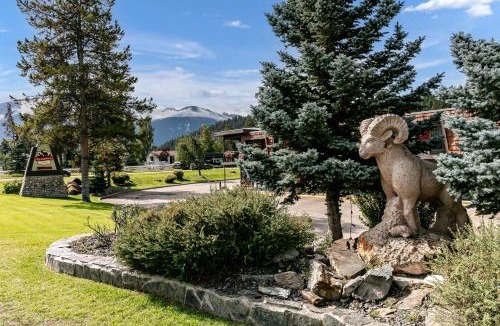 Jasper Hotel | Tonquin Inn