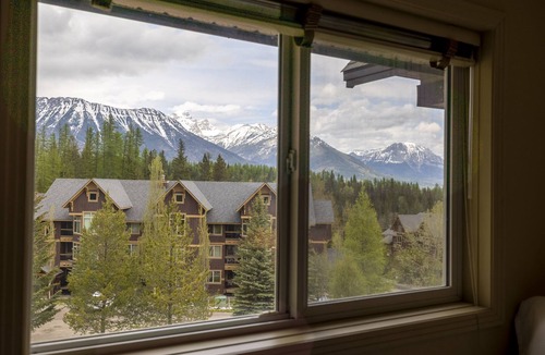 East Kootenay Condo | Top Floor Condo | Incredible Mountain Views | 3 Beds | Portable AC