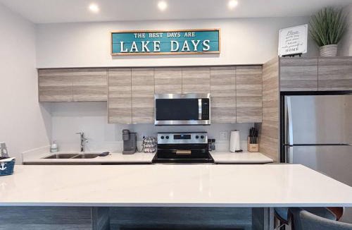 Vernon House | Top Floor Lakeshore Views Near Skiing