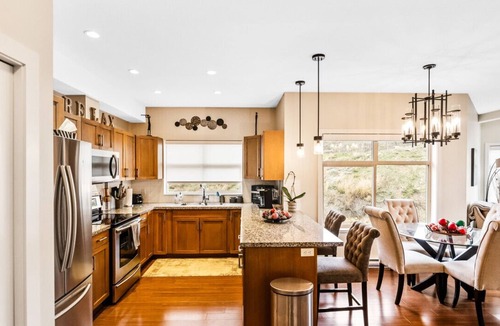 Central Okanagan Condo | Top Floor Lakeview Condo at Copper Sky #509
