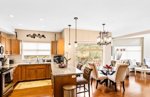 Central Okanagan Condo | Top Floor Lakeview Condo at Copper Sky #509