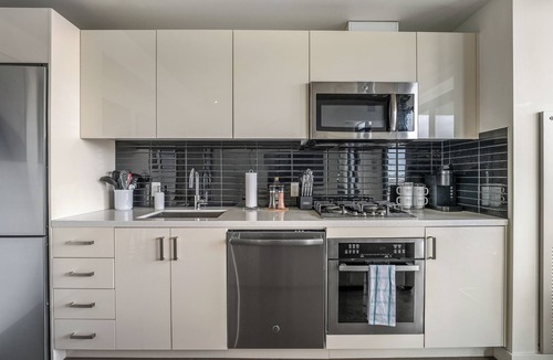 Connaught Apartment | Tower Views w AC, Dining, Private Patio