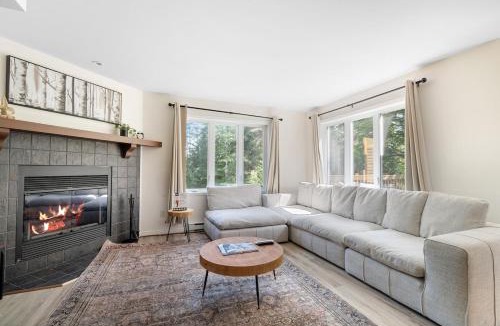 Mont-Tremblant House | Townhouse On The Golf W Pool Access -aiglon 1666