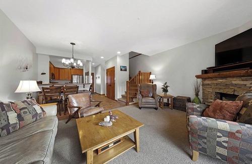 Sun Peaks House | Trail's Edge 51: Charming, Three Storey, 2BDRM Townhome w/Private Hot Tub