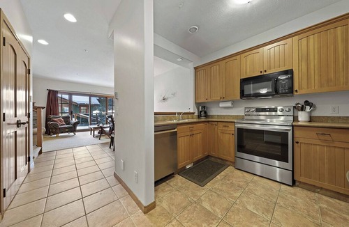 Sun Peaks House | Trail's Edge 51: Charming, Three Storey, 2BDRM Townhome w/Private Hot Tub