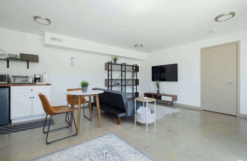 Westbrook Meadows Apartment | Trailside Studio Near Downtown and Mt Bachelor