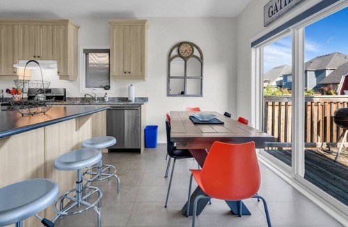 Collingwood House | Tranquil Elegance: Warm 3BR Retreat w/ Deck & BBQ