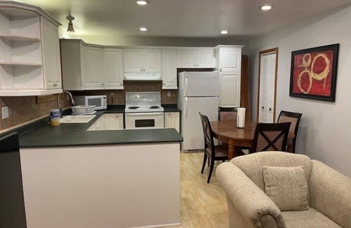Springwater House | Tranquil Guesthouse Close to Ski Hills - 1 Bedroomn