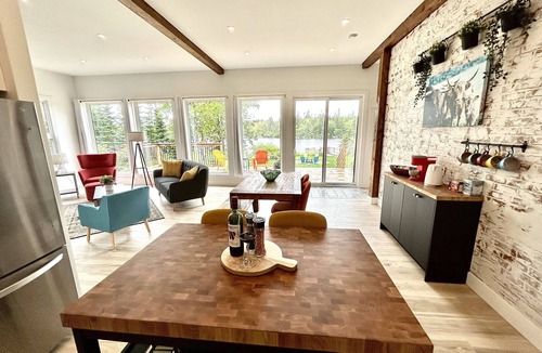 Halifax County House | Tranquil Lakeside Home w/hot tub & sauna - 20 mins from city of Halifax!