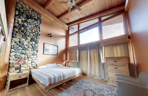 New Denver Cabin | Tranquil Mountain Lodge – Relax, Unwind & Reconnect