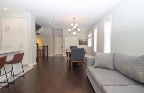 Ottawa Division House | Tranquil Nest By The Airport
