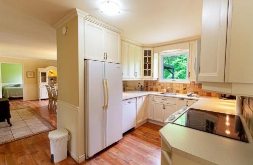 Saint-Raymond Ski Chalet | Tranquil Riverfront Chalet with Hot Tub