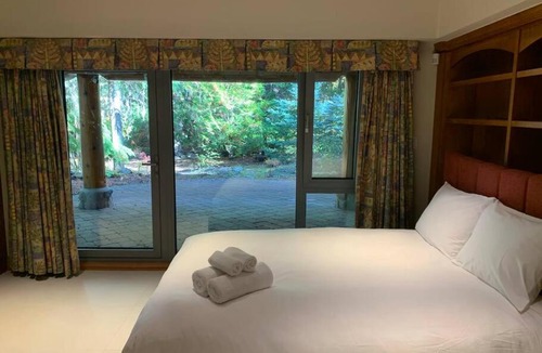 Whistler Cay Heights House | Tranquil Studio Hideaway in Scenic Whistler