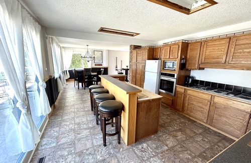 Blind Bay House | Tranquility Bay - Waterfront - Shuswap Vacations & Sledding Accommodation