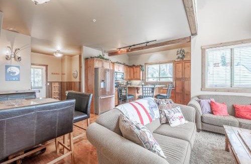 The Forest Apartment | Trapper's Lodge - 4 Bd w Great View, Private Hot Tub