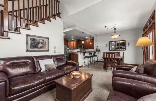 Sun Peaks House | Trappers Landing #11 By Bear Country