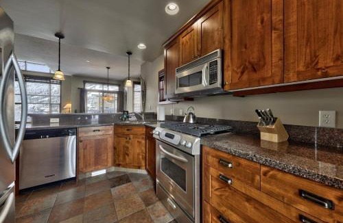 Sun Peaks House | Trappers Landing #27 By Bear Country