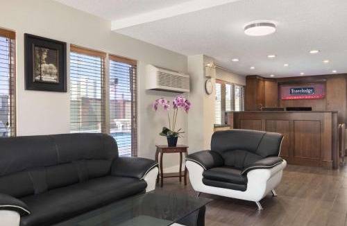 Southwest Calgary Hotel | Travelodge by Wyndham Calgary South