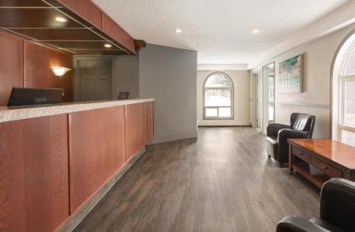 Leduc Hotel | Travelodge by Wyndham Edmonton Airport