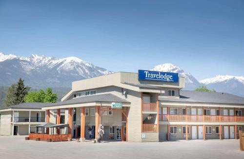 Golden Hotel | Travelodge by Wyndham Golden Sportsman Lodge
