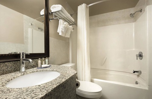 South Lethbridge Hotel | Travelodge by Wyndham Lethbridge