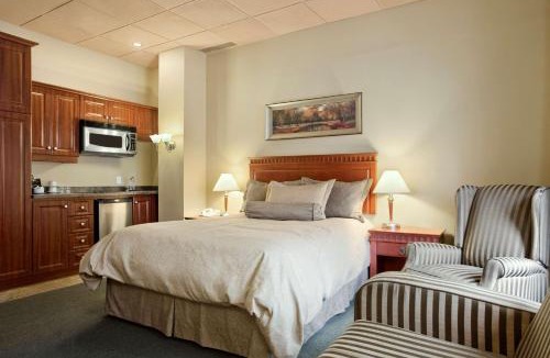 Chinatown Hotel | Travelodge by Wyndham Montreal Centre