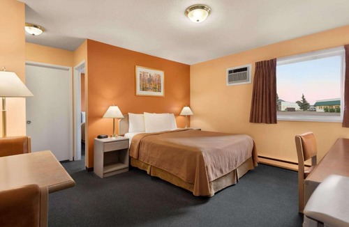 Quesnel Hotel | Travelodge by Wyndham Quesnel BC