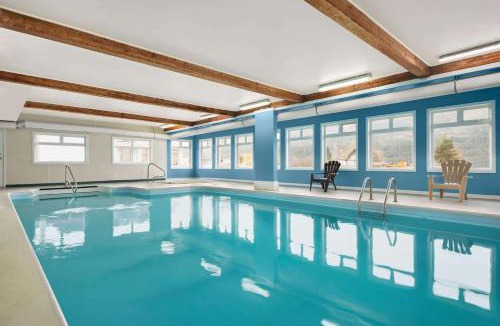 Salmon Arm Hotel | Travelodge by Wyndham Salmon Arm BC