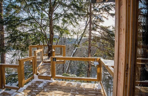 Saint-Faustin-Lac-Carre House | Treehouse #16 (Lakefront)