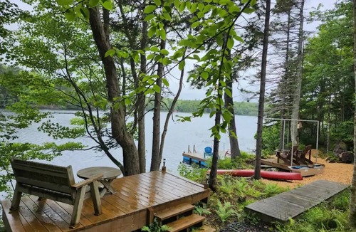 Clare Cabin | Treehouse overlooking the lake