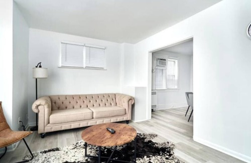 Walkerville Apartment | Trendy 3 BedRoom Perfect for Long Stays! ! !