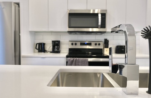 Bridgeland House | TRENDY TOWNHOUSE IN THE HEART OF CALGARY! DISCOUNTED MONTHLY RATES.