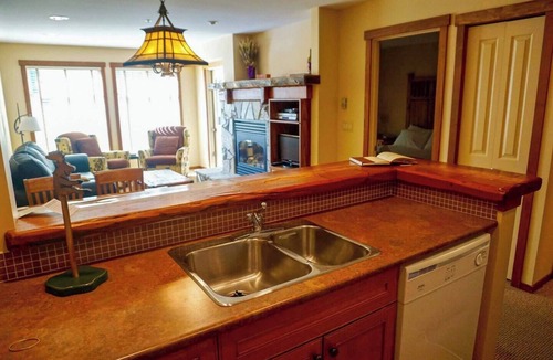 East Kootenay Condo | True Ski In/Out. Common Hot Tub and Pool