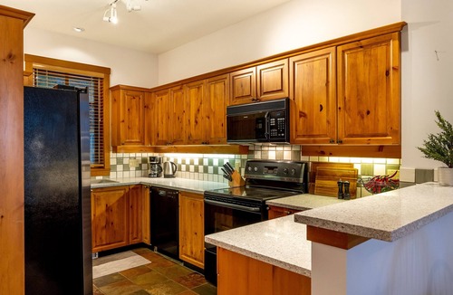 Nordic Estates House | True Ski IN/OUT | Private Hot Tub | Garage | Mountain Views | Managed By Aloha Whistler