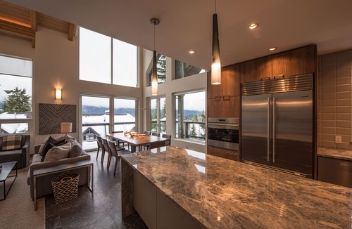 Upper Village House | TRUE ski in/out. ski bike hike to BOTH Gondolas-Pvt HotTub VIEWS-walk everywhere