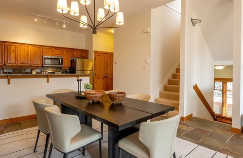 Nordic Estates House | True SKI IN/OUT | Updated 3.5BR | Hot Tub | Garage | Managed By Aloha Whistler