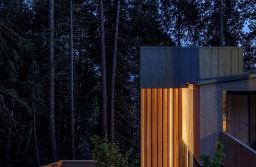 West Sechelt Apartment | Tsuga Beach Inn - Waterfront Retreat - NEW - Kinnikinnick Suite