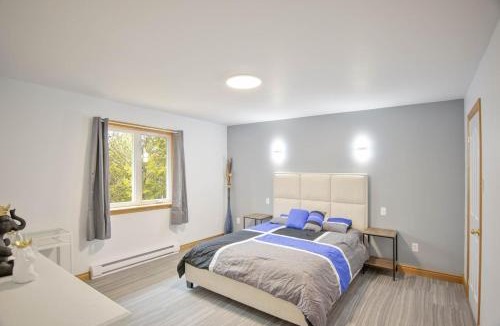 Clifton Royal House | Tucked Away Walk to Beach Pet Friendly Relax