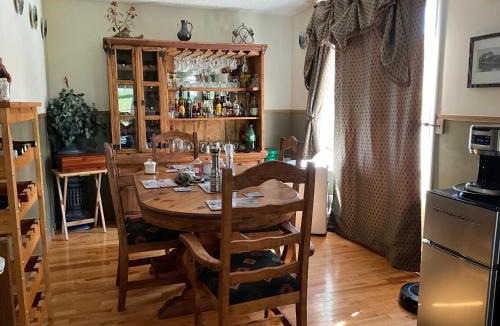 Cochrane House | Tudor House Bed and Breakfast