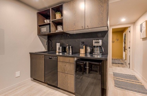 Vieux-Quebec-Cap-Blanc-colline Parlementaire Apartment | Two bedroom Escape in Old Quebec