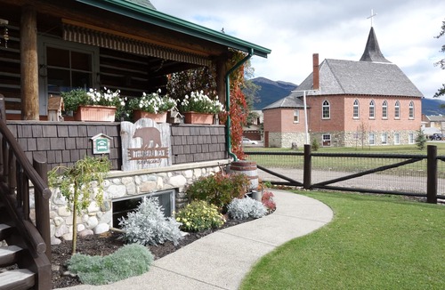Jasper House | Two Bedroom, Two Bathrooms, Full Kitchen, Private Laundry, Living Room Apartment