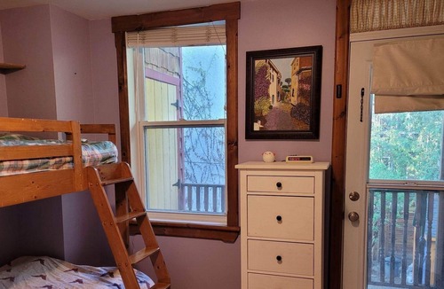 Little Italy House | Two-storey Townhouse in centre of Montreal (little Italy)