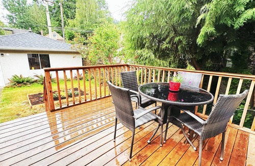 West Point Grey Villa | UBC trailhead villa ,beaches in10 minuteswalk,local boutique restaurant 5minutes